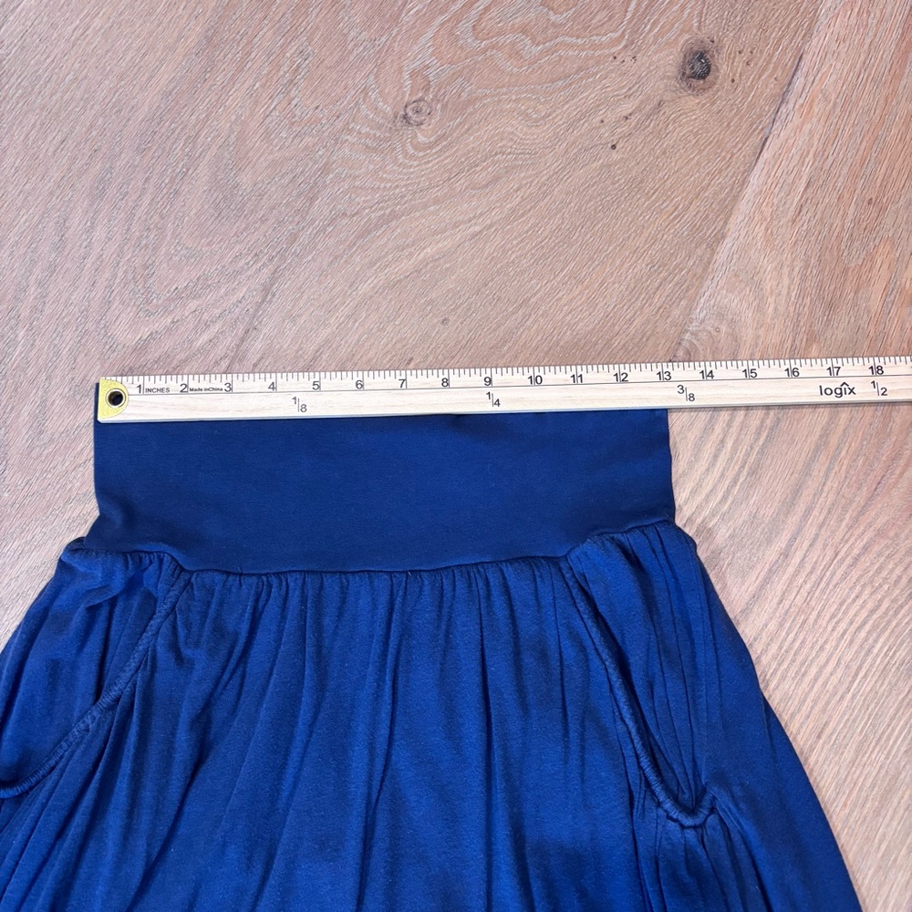Garnet Hill Navy Favorite Knit Skirt | M | Knee-length | T-shirt Material - Picture 3 of 5